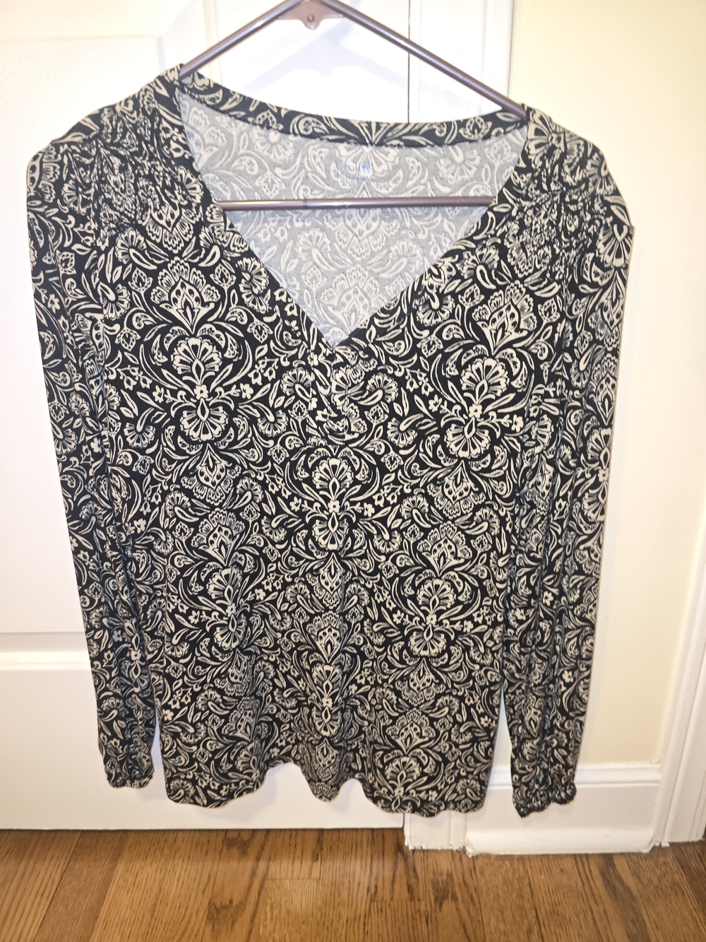 Women's Black and Cream V-Neck Long Sleeve Top